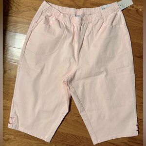 NWT women’s light pink color capris w/ cute design on the outer legs at the hem.